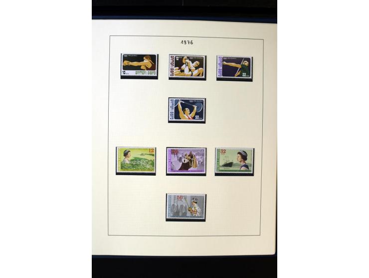 1962/2011, vierbändige postfrische Sammlung, dabei Einheiten, verschiedene Wasserzeichen, Kleinbogen, Zusammendrucke und Zwis