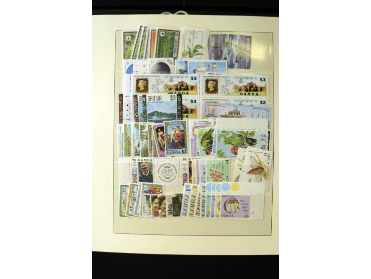 1962/2011, vierbändige postfrische Sammlung, dabei Einheiten, verschiedene Wasserzeichen, Kleinbogen, Zusammendrucke und Zwis