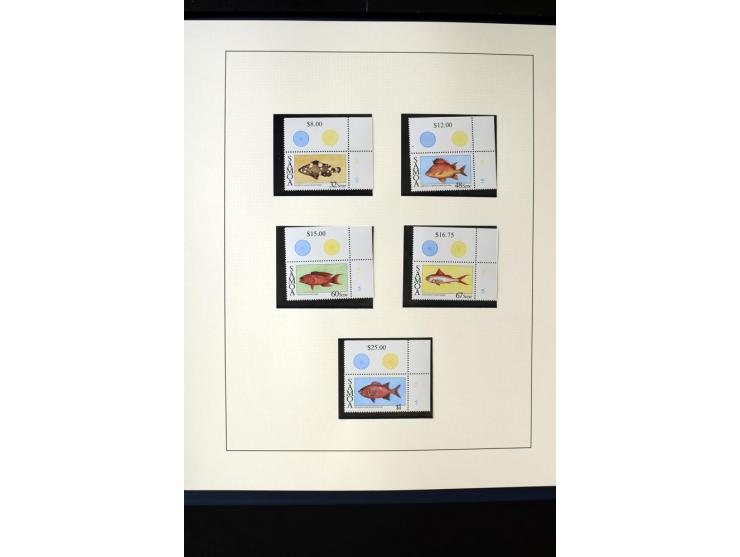 1962/2011, vierbändige postfrische Sammlung, dabei Einheiten, verschiedene Wasserzeichen, Kleinbogen, Zusammendrucke und Zwis