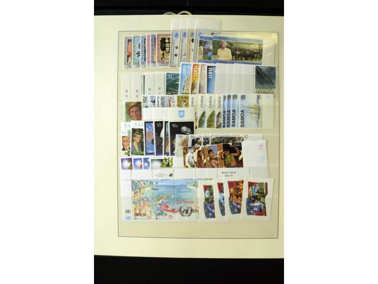 1962/2011, vierbändige postfrische Sammlung, dabei Einheiten, verschiedene Wasserzeichen, Kleinbogen, Zusammendrucke und Zwis
