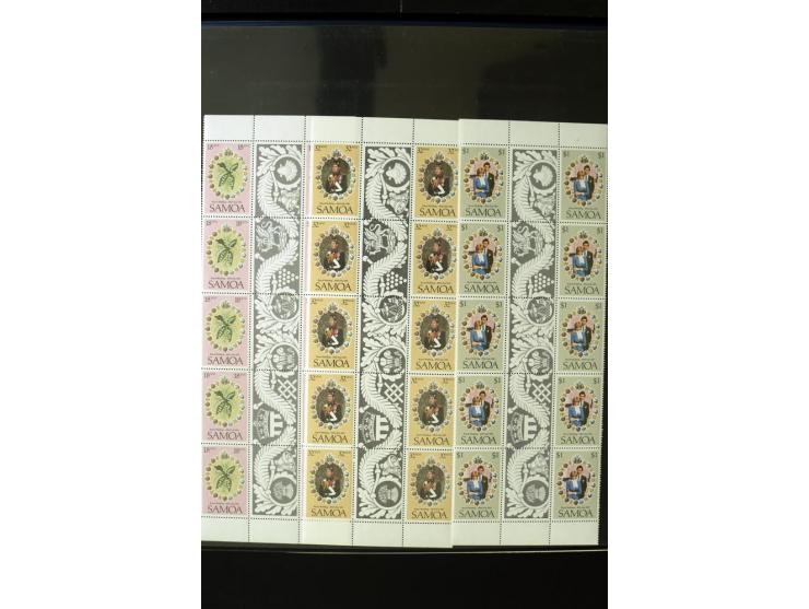 1962/2011, vierbändige postfrische Sammlung, dabei Einheiten, verschiedene Wasserzeichen, Kleinbogen, Zusammendrucke und Zwis