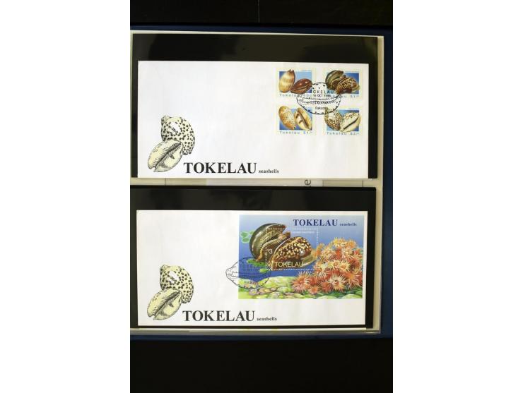 1948/2012, vorwiegend postfrische Sammlung, dabei Stempelmarken, Einheiten, Zusammendrucke, Zwischenstege, Souvenir-Zusammens