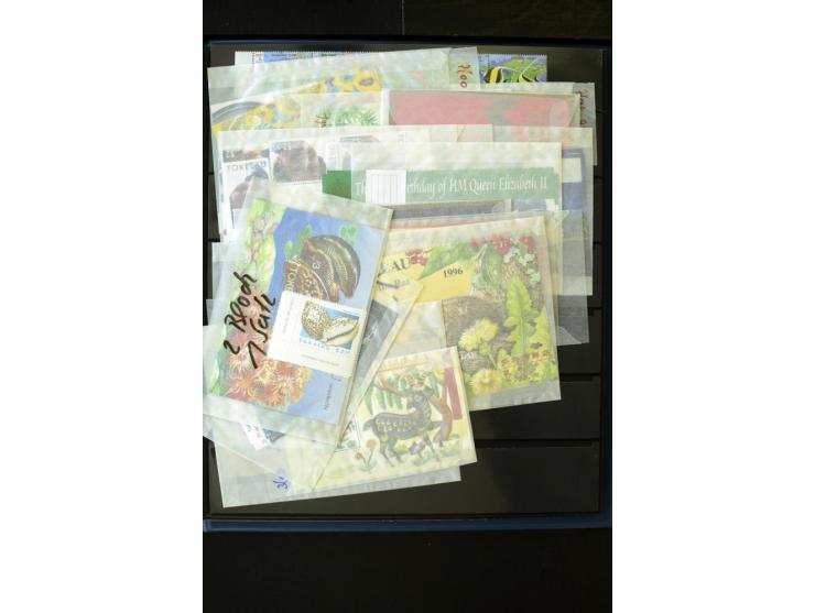 1948/2012, vorwiegend postfrische Sammlung, dabei Stempelmarken, Einheiten, Zusammendrucke, Zwischenstege, Souvenir-Zusammens