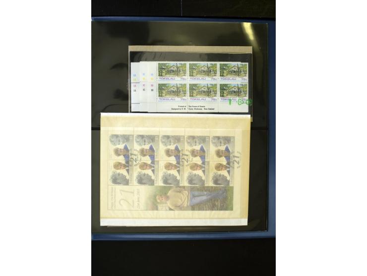 1948/2012, vorwiegend postfrische Sammlung, dabei Stempelmarken, Einheiten, Zusammendrucke, Zwischenstege, Souvenir-Zusammens