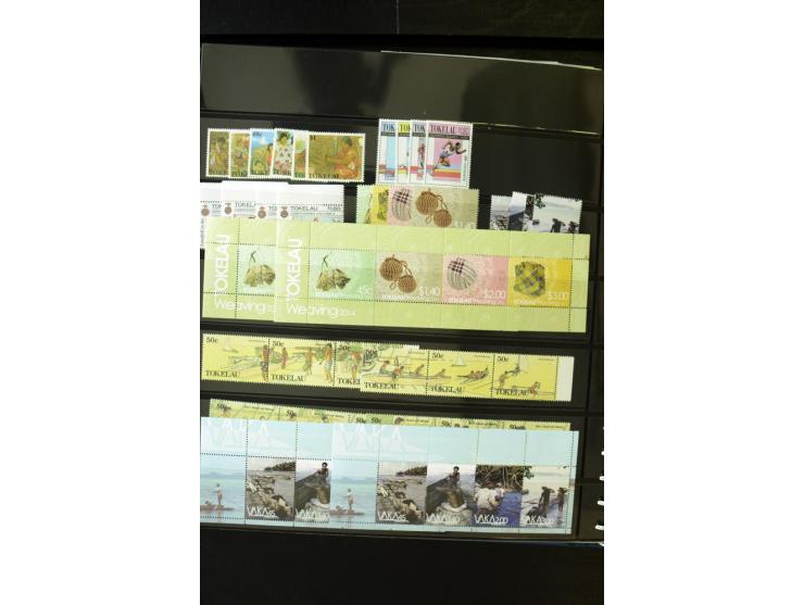 1948/2012, vorwiegend postfrische Sammlung, dabei Stempelmarken, Einheiten, Zusammendrucke, Zwischenstege, Souvenir-Zusammens