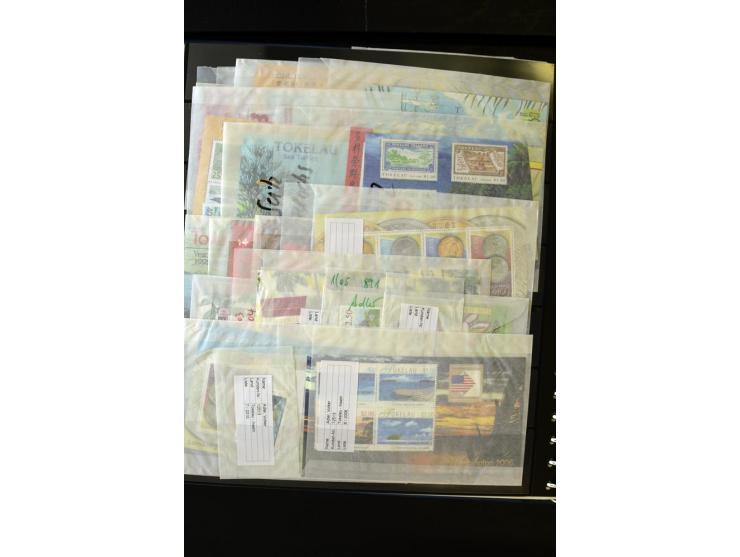 1948/2012, vorwiegend postfrische Sammlung, dabei Stempelmarken, Einheiten, Zusammendrucke, Zwischenstege, Souvenir-Zusammens