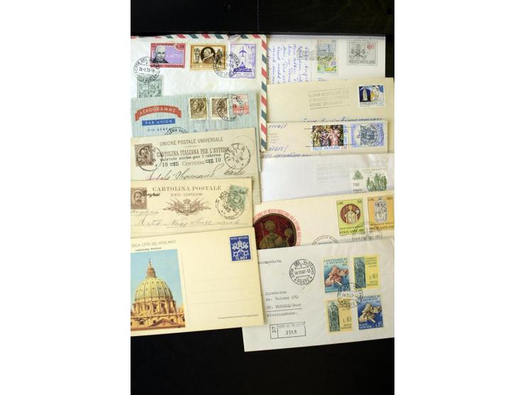 1876/1990 (ca.), interessanter Posten mit über 120 Briefen, Karten und Ganzsachen mit Schwerpunkt vor 1945, dabei viele Bild-