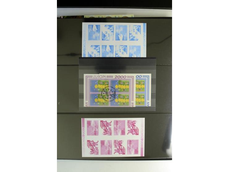 2000/06, umfangreiche Spezial-Sammlung der CEPT-Ausgaben mit vielen Proben- und Phasendrucken sowie ungezähnten Werten, teils