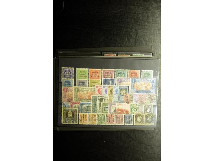 1850/1973 (ca.), Partie Fälschungen und Verfälschungen, teils gekennzeichnet, im kleinen Karton