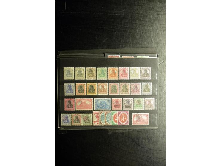 1850/1973 (ca.), Partie Fälschungen und Verfälschungen, teils gekennzeichnet, im kleinen Karton