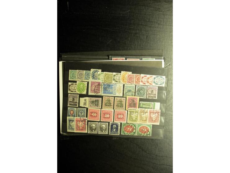 1850/1973 (ca.), Partie Fälschungen und Verfälschungen, teils gekennzeichnet, im kleinen Karton