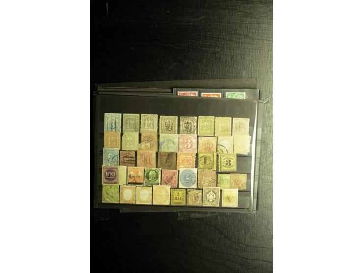 1850/1973 (ca.), Partie Fälschungen und Verfälschungen, teils gekennzeichnet, im kleinen Karton