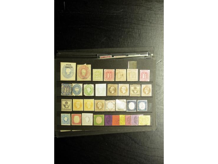 1850/1973 (ca.), Partie Fälschungen und Verfälschungen, teils gekennzeichnet, im kleinen Karton