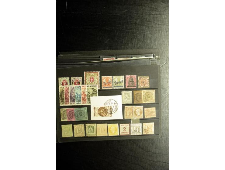 1850/1973 (ca.), Partie Fälschungen und Verfälschungen, teils gekennzeichnet, im kleinen Karton