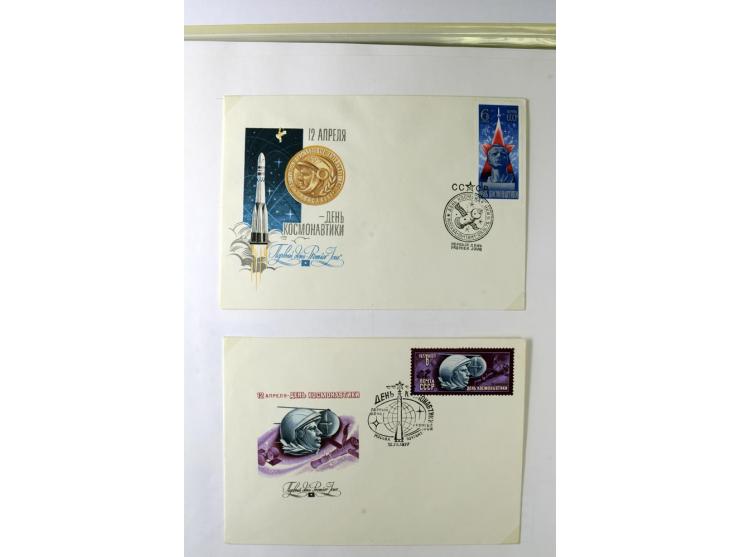 GAGARIN: Interessante Sammlung auf insgesamt über 70 Blättern, dabei verschiedene Marken, Sonderstempel in verschiedenen Farb