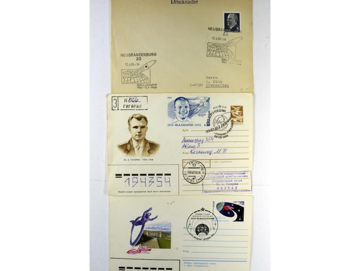 GAGARIN: Interessante Sammlung auf insgesamt über 70 Blättern, dabei verschiedene Marken, Sonderstempel in verschiedenen Farb