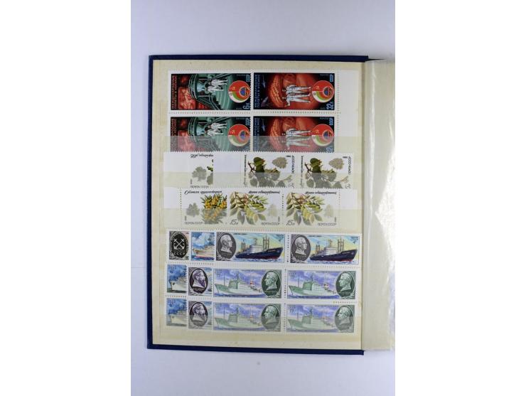GAGARIN: Interessante Sammlung auf insgesamt über 70 Blättern, dabei verschiedene Marken, Sonderstempel in verschiedenen Farb