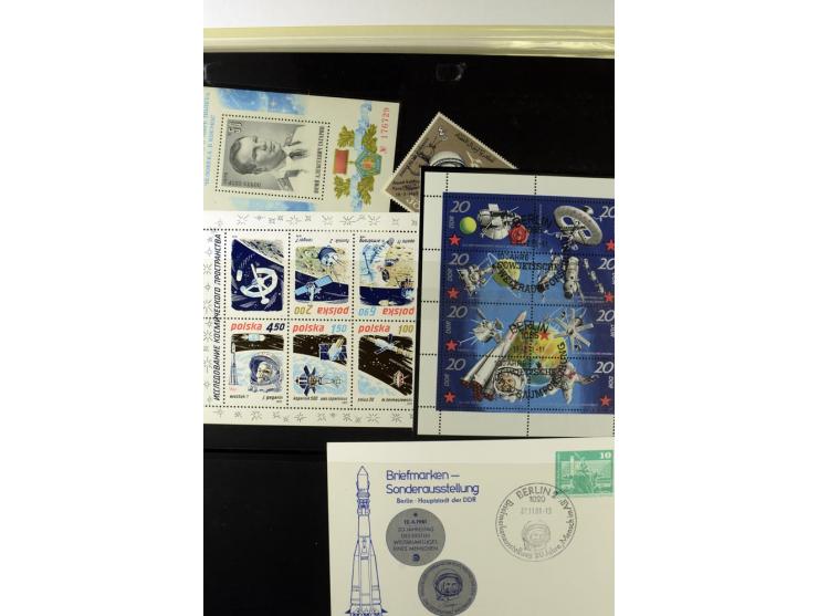 GAGARIN: Interessante Sammlung auf insgesamt über 70 Blättern, dabei verschiedene Marken, Sonderstempel in verschiedenen Farb