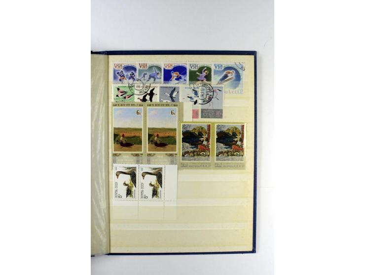 GAGARIN: Interessante Sammlung auf insgesamt über 70 Blättern, dabei verschiedene Marken, Sonderstempel in verschiedenen Farb
