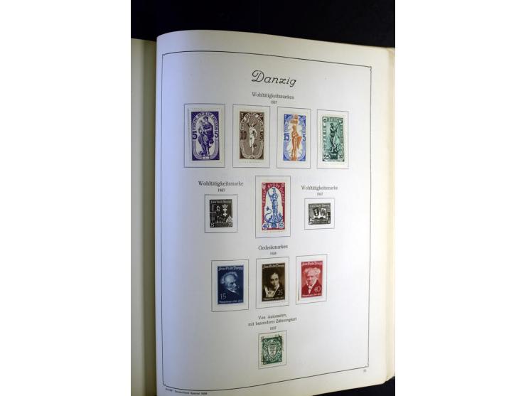 1872/1945, ungebrauchte und gestempelte Sammlung besseren Brustschilden, später u.a. Block 1-3 ungebraucht sowie ein Teil Zus