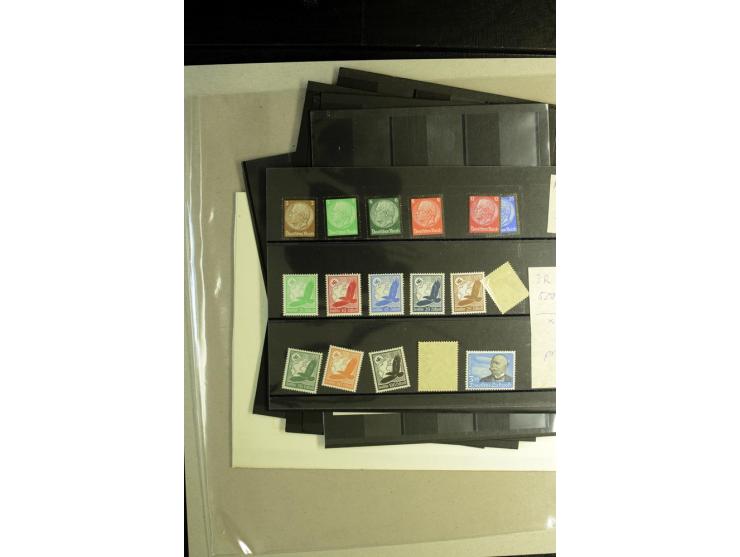 1880/1945, postfrische, ungebrauchte und etwas gestempelte Partie mit guten postfrischen Werten und Sätzen, Bl.2 (Mängel im R