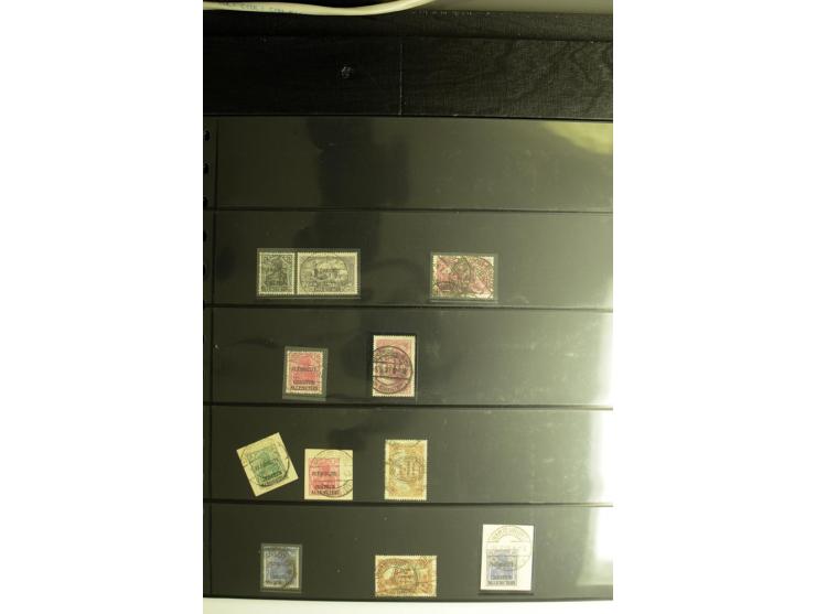 1920, Stempelsammlung auf losen Marken, Briefstücken und 28 Briefen, Karten und Ganzsachen, Postanweisungen und Paketkarte, d