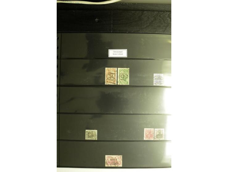 1920, Stempelsammlung auf losen Marken, Briefstücken und 28 Briefen, Karten und Ganzsachen, Postanweisungen und Paketkarte, d