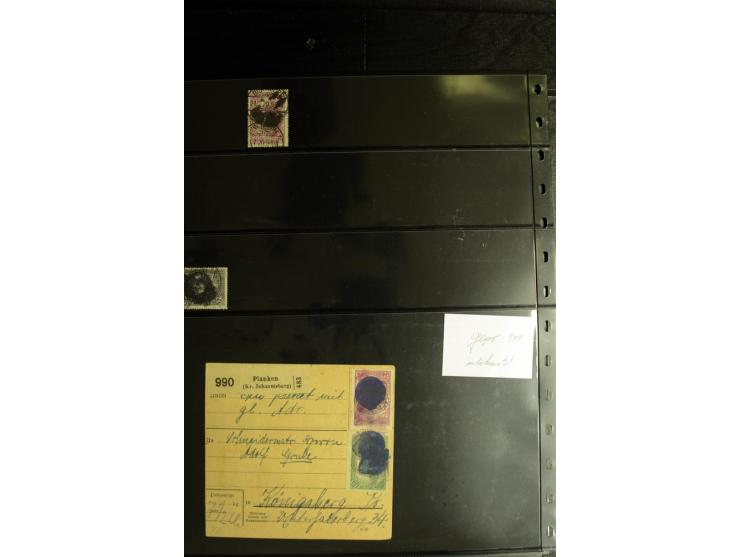 1920, Stempelsammlung auf losen Marken, Briefstücken und 28 Briefen, Karten und Ganzsachen, Postanweisungen und Paketkarte, d