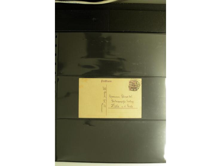 1920, Stempelsammlung auf losen Marken, Briefstücken und 28 Briefen, Karten und Ganzsachen, Postanweisungen und Paketkarte, d