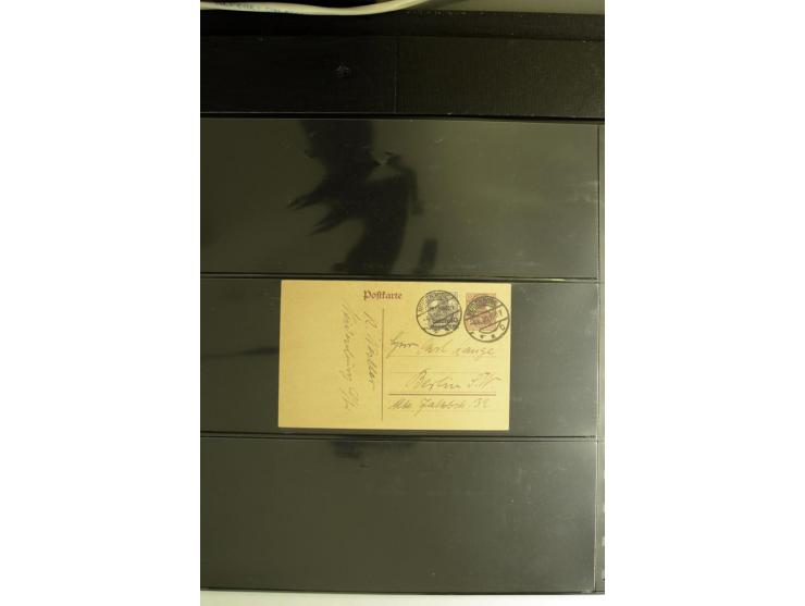 1920, Stempelsammlung auf losen Marken, Briefstücken und 28 Briefen, Karten und Ganzsachen, Postanweisungen und Paketkarte, d