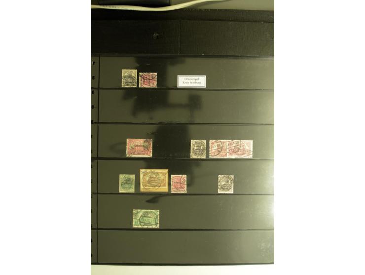 1920, Stempelsammlung auf losen Marken, Briefstücken und 28 Briefen, Karten und Ganzsachen, Postanweisungen und Paketkarte, d