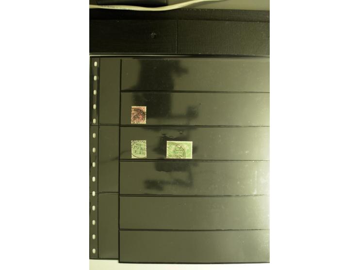 1920, Stempelsammlung auf losen Marken, Briefstücken und 28 Briefen, Karten und Ganzsachen, Postanweisungen und Paketkarte, d