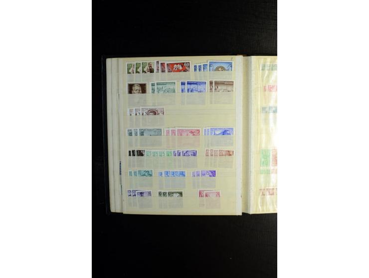 1900/55, postfrischer, ungebrauchter und gestempelter Posten mit vielen guten Werten und Sätzen, dabei u.a. Bund Posthorn pos