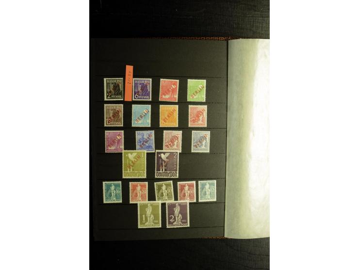 1945/55, vorwiegend postfrische Partie besserer Werte, dabei Französische Zone inkl. 46II augenscheinlich komplett, Bizone 52