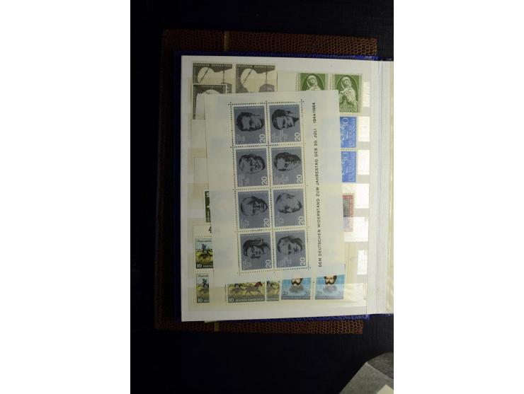 1945/55, vorwiegend postfrische Partie besserer Werte, dabei Französische Zone inkl. 46II augenscheinlich komplett, Bizone 52