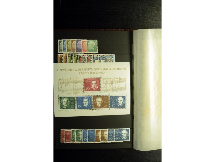 1945/55, vorwiegend postfrische Partie besserer Werte, dabei Französische Zone inkl. 46II augenscheinlich komplett, Bizone 52