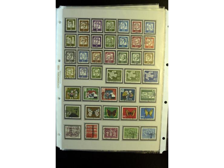 1945/90, gestempelte Sammlung, dabei SBZ mit guten Blockausgaben, DDR mit besseren, Berlin in den Hauptnummern komplett, dabe
