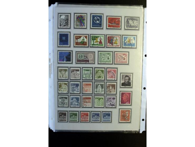 1945/90, gestempelte Sammlung, dabei SBZ mit guten Blockausgaben, DDR mit besseren, Berlin in den Hauptnummern komplett, dabe