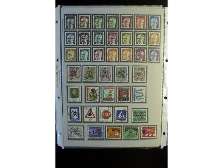 1945/90, gestempelte Sammlung, dabei SBZ mit guten Blockausgaben, DDR mit besseren, Berlin in den Hauptnummern komplett, dabe