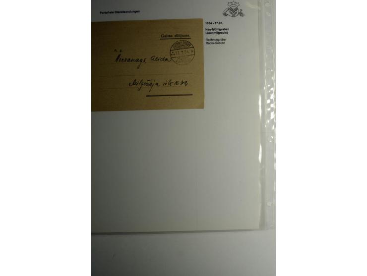 BESONDERHEITEN: 1919/40, interessante Sammlung, dabei zwei Karten mit Barfrankatur, über 20 portofreie Dienstbriefe mit teils