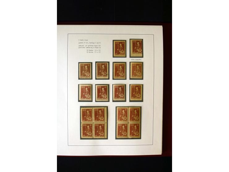 1919/23, 2bändige, ausstellungsmäßig aufgezogene Spezialsammlung, dabei die Markenausgaben sehr reichhaltig ungebraucht und g