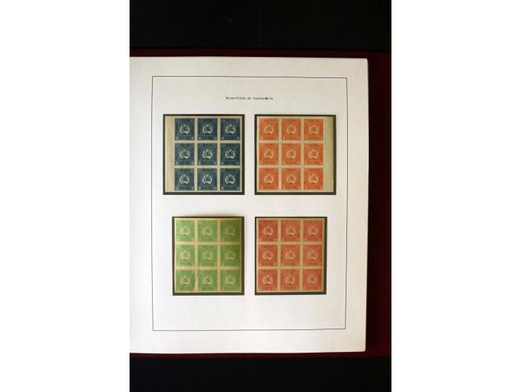 1919/23, 2bändige, ausstellungsmäßig aufgezogene Spezialsammlung, dabei die Markenausgaben sehr reichhaltig ungebraucht und g