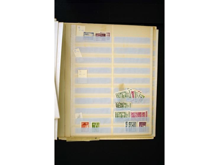 1918/40, umfangreiche ungebrauchte/postfrische und gestempelte Sammlung, teils aufgezogen auf alten Blanko-Blättern und besch