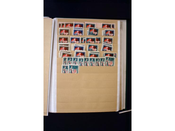 1918/40, umfangreiche ungebrauchte/postfrische und gestempelte Sammlung, teils aufgezogen auf alten Blanko-Blättern und besch