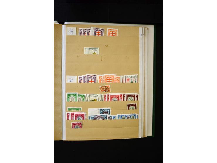 1918/40, umfangreiche ungebrauchte/postfrische und gestempelte Sammlung, teils aufgezogen auf alten Blanko-Blättern und besch