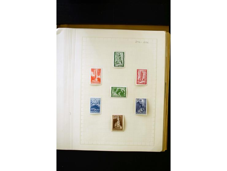 1918/40, umfangreiche ungebrauchte/postfrische und gestempelte Sammlung, teils aufgezogen auf alten Blanko-Blättern und besch