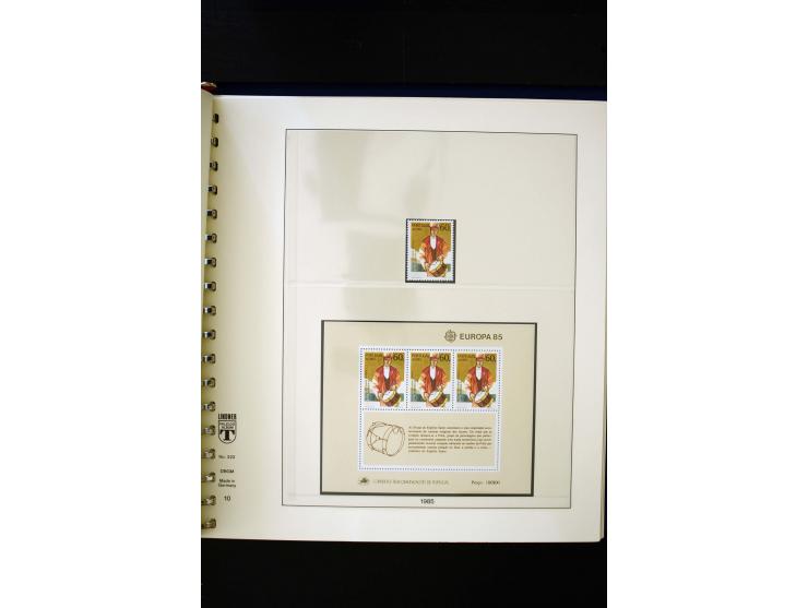 1934/88, postfrische Sammlung mit einigen wenigen ungebrauchten, in den Hauptnummern kpl., dazu Azoren, Madeira, Markenheftch