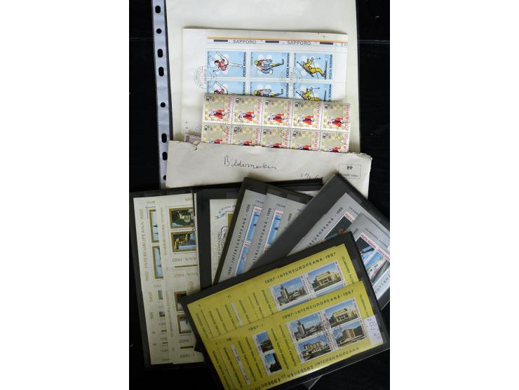 1864/1992 (ca.), postfrischer, ungebrauchter und gestempelter, reichhaltiger Bestand mit vielen guten Blocks, auf Steckkarten