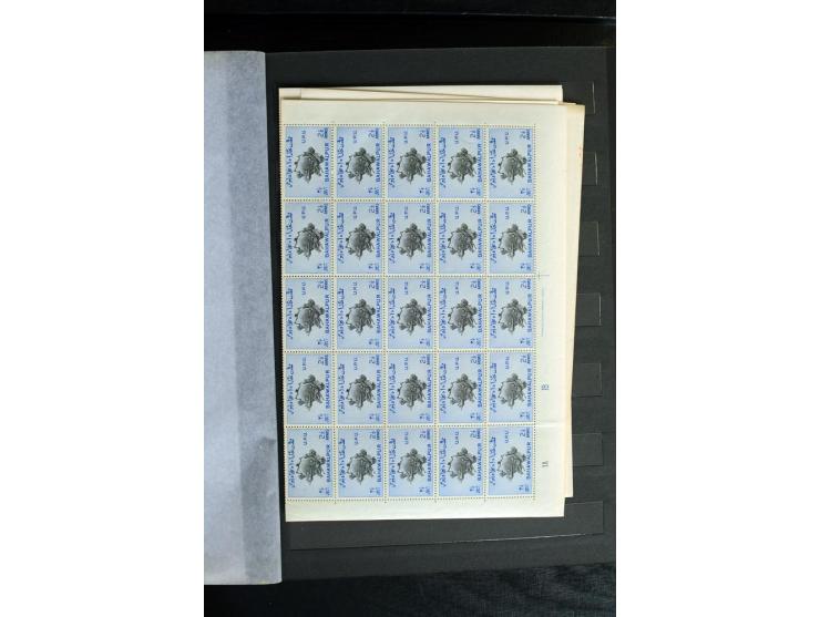 1947/49, postfrischer Bestand, dabei Bogen- und Bogenteile, dazu etwas Pakistan (SG nach Angabe des Einlieferers £ 4.900,-)