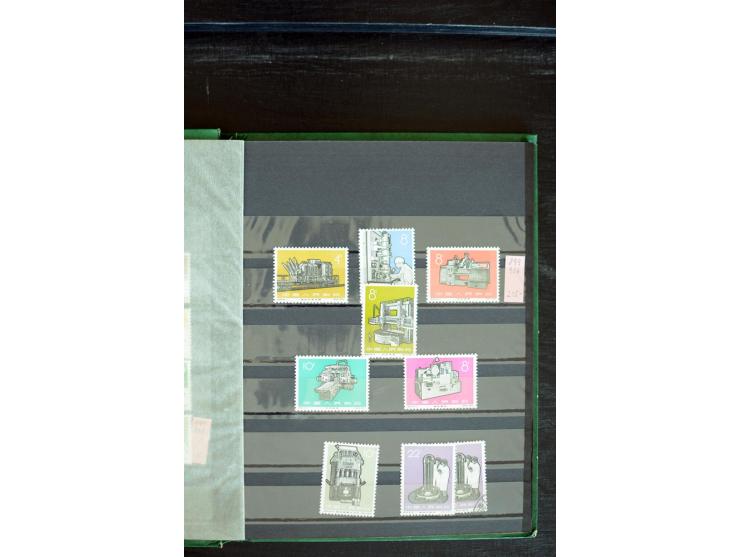 1965/68, postfrische und teils zusätzlich gestempelte kleine Sammlung mit  u.a. 967-76 in Streifen (ein Wert etwas knittrig),